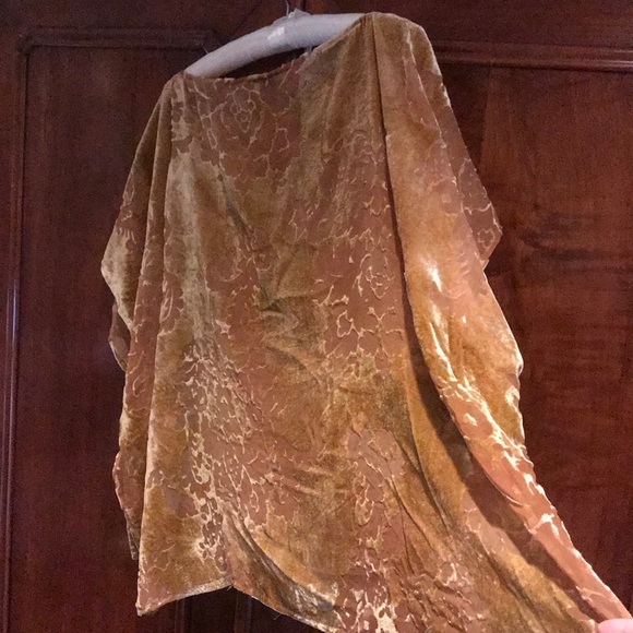 Sheer flows top - Picture 4 of 4